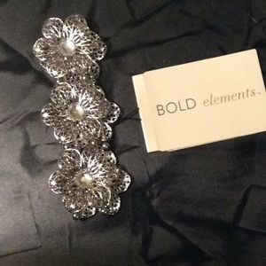 Bracelet new with tags metal